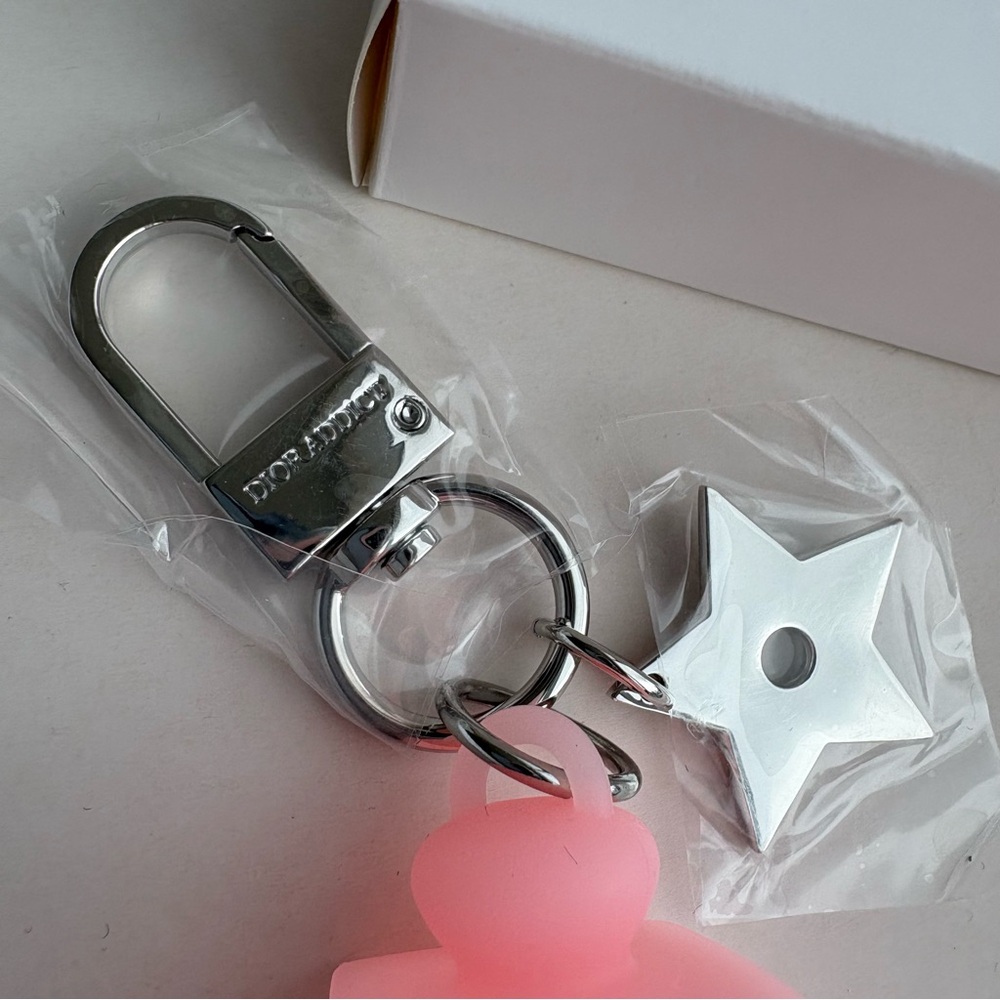 Dior Soft Pink Silicone Lip Oil Holder Key Ring with Star Charm - Picture 8 of 10